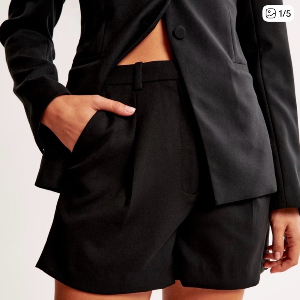 Abercrombie & Fitch Women’sHigh Rise Tailored Dress Shorts in Black